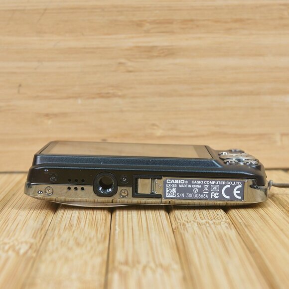 Casio Exilim EX-S5 10MP Digital Camera, with 3x Optical Zoom - Picture 7 of 8